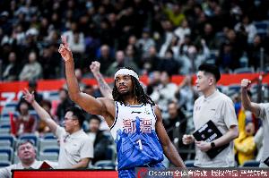 对飚库珀!卡梅隆·杨半场13中8轰下20分2板1助