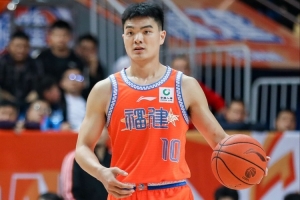 尽力了！黎伊扬全场12中7&三分6中3 拿下21分3助1断&正负值+10