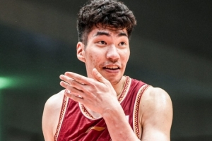 你在场上干什么?余嘉豪替补11分钟仅有1帽 一次出手都没有