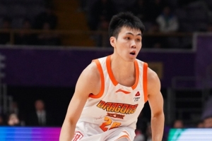 还得继续找状态!庞峥麟半场11分钟4中0 无得分仅有1板&有2失误