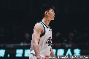 状态越来越好!王岚嵚内外线弹无虚发 替补23分钟贡献15分3板!