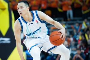 拼到5犯离场！王奕博11中6&三分4中2拿到15分10助攻