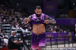 火力全开!里勒21中14砍全场最高30分外加5板5助 正负值+30