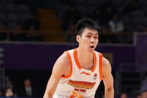 拼到犯满离场！庞峥麟21投仅7中拿20分 三分5中1