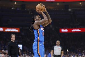 防守尖兵！卡森·华莱士荣誉：防守二阵+新秀二阵+月最佳防守球员
