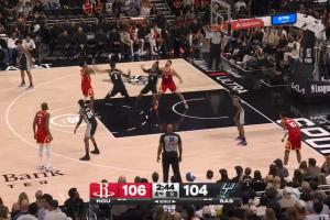 谁来都一样!申京连续冲击科内特&文班 末节单节已砍下13分