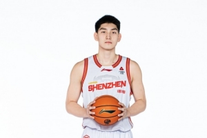 打得不错!冯熙瑞7投6中&4罚3中得到15分2板